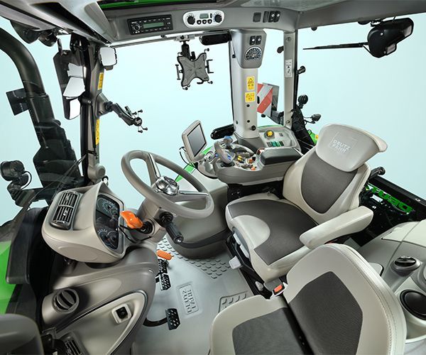 6.4-Series_6140.4-Series---Cab.jpg